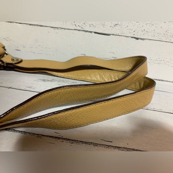 Tignanello Leather Shoulder Purse - Multi-Pocket Bag - Stylish and Functional - Picture 8 of 13